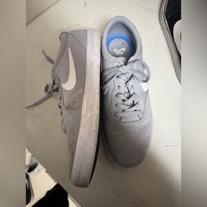 Men’s Nike sneaker